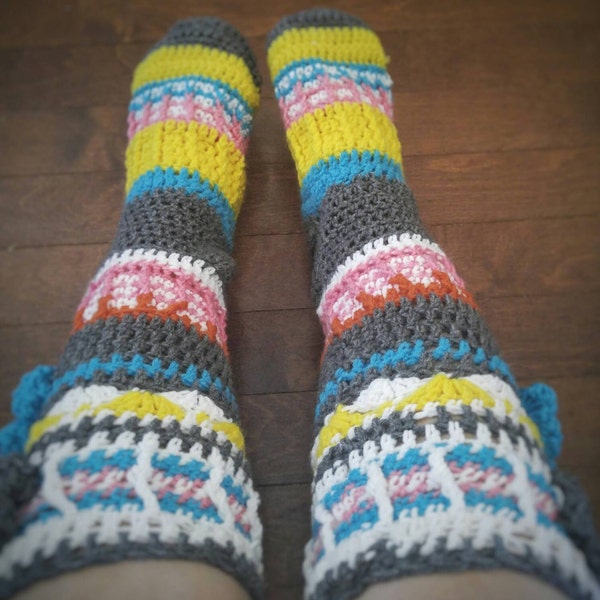 Ganchillo deslizador calcetines - calcetines de ganchillo - Crochet zapatillas - zapatillas calcetines - accesorios de invierno - deslizador calcetines hasta la rodilla - almacenamiento embutidoras