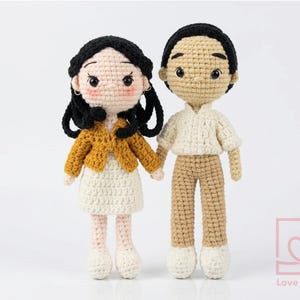 Personalized "Mini Me" couple crochet dolls holding hands, highlighting the artist's ability to capture specific hairstyles and outfits from photos.