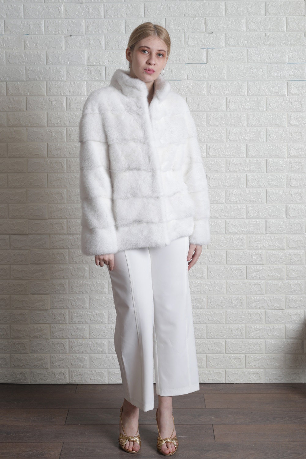Sleeveless Monogram Mink Coat - Luxury White