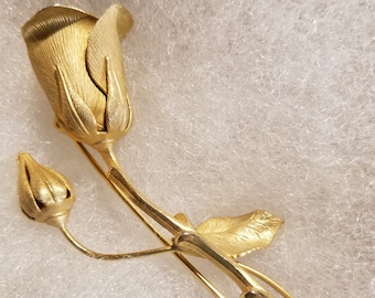 Broche de rosa vintage de los años 60 en tono dorado con un raro capullo de rosa adicional.