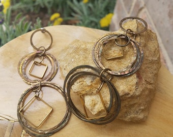 Pendientes colgantes vintage de los años 80: bronce y dorado metálico, 7,6 cm