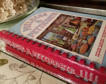 Libro de cocina antiguo "Potlucks & Petticoats": Recetas para bailes de salón, publicado en 1986, con historia y fotos.