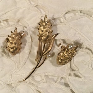 Vintage Gold-Filled Brooch Earrings Set Real Pearls CR Co Pinecone Design / Gold Filled Pinecone Pearl Pin & Earrings Demi Parure