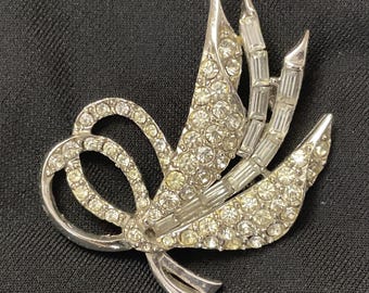 Vtg 40s Glitzy Rhinestone Brooch / Deco Sparkling Rhinestone Brooch / Hollywood Glam Sparkling Clear Rhinestone Brooch Bagettes Rounds
