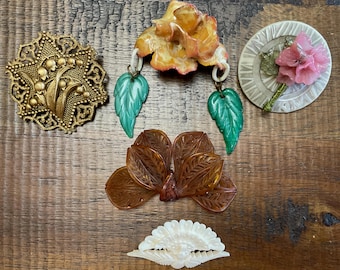 Vintage 30s Celluloid Pins Clip / Lot Celluloid Jewelry Brooches Pins / 1930s Celluloid Filigree Peacock Rose Early Plastic Pins Jewelry