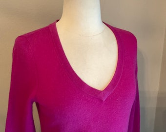 Cashmere Fuchsia Sweater / Cashmere V neck Sweater / Cashmere Fuchsia V Neck Pullover / Tag Size XS / Ann Taylor Cashmere Sweater