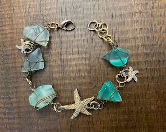 Caged Sea Glass Starfish Bracelet 7.25" / Aqua Sea Glass Starfish Charms / Beach Lover Bracelet Gift / Aquamarine Color Sea Glass Jewelry