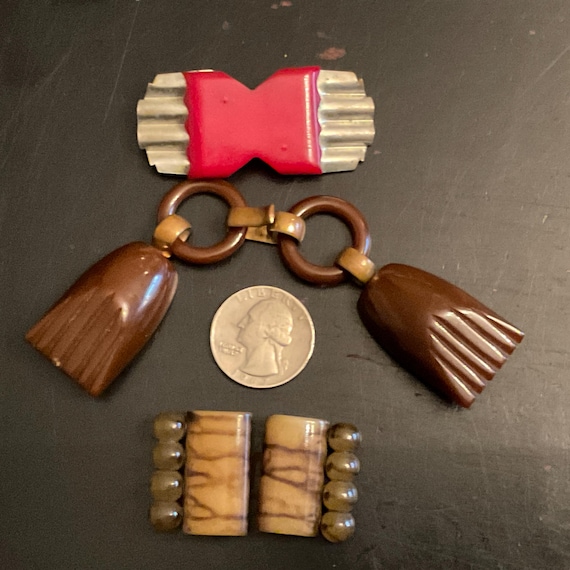 Lot Bakelite Belt Buckles / 40s Cherry Red Bakelite Buckle + 2 pc Carved Choc Brown Bakelite Buckle + 2 Pc Marbled Butterscotch Buckle