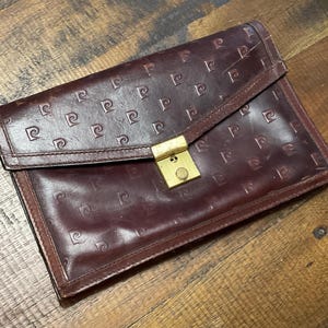 Cartera de mano de piel Pierre Cardin unisex con diseño de "C" en relieve en piel / 8,75 x 6 + correa / Monedero vintage Pierre Cardin