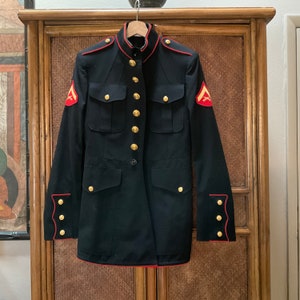 USMC Military Marine Vintage Dress Blues Jacket Epaulettes Red Piping Gold Buttons Belt Loops 38L Excellent