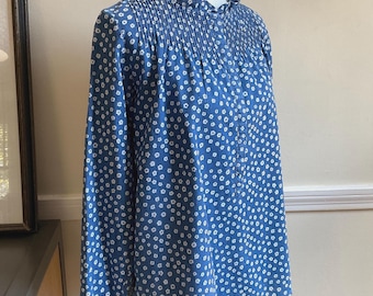 Boho Floral Peasant Ruffle Blouse J Crew Sz 6 / Tiny White Floral Blue Cotton Blouse Ruffle Neck Pintuck Yoke / Peasant Style Floral Blouse