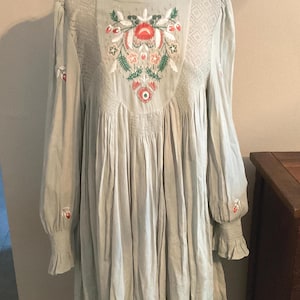 Free People Boho Embroidered Dress Long Puff Sleeve Sm / Floral Embroidery Smock Details Low V Open Back Festival Concert Fancy Casual Party Bild 1