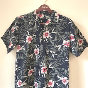 Hawaiian Barkcloth Floral Print Shirt Large 44&quot; Chest / Tropical Hawaiian Print Shirt Flowers on Black / Bark Cloth Hawaiian Print Shirt