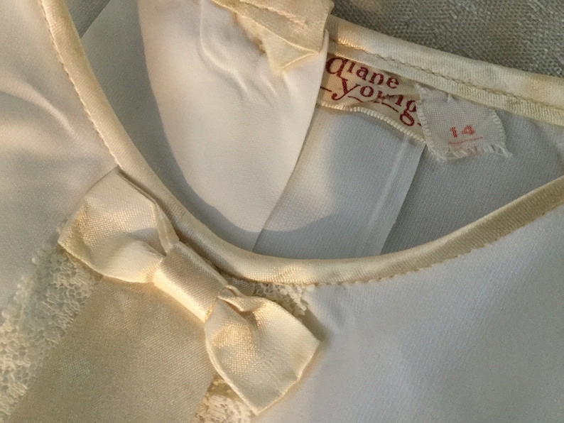 50s White Shortie Nylon Blouse 50s Rockabilly Nylon Blouse Back Button Top Lace /& Bow Front Panel 50s Secretary Suit Blouse Med