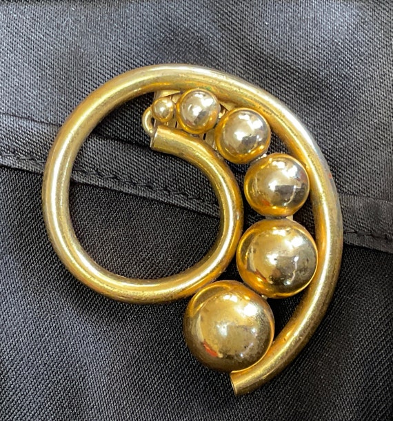 Art Deco Ball & Swirl Clip Brooch Gold Tone / Deco