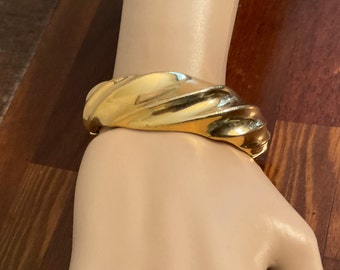 Trifari Gold Tone Heavy Clamper Bracelet / Trifari  Golden Mid Century Mod Clamper Cuff Bracelet / Vintage Trifari Jewelry / Vintage Jewelry