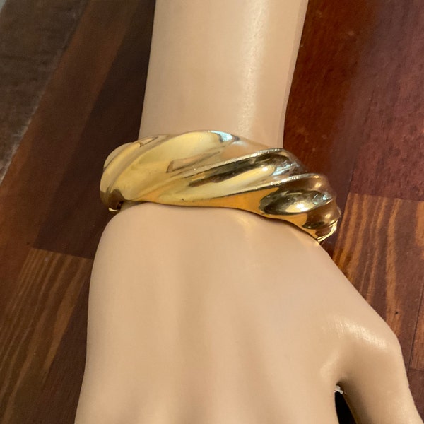 Trifari Gold Tone Heavy Clamper Bracelet / Trifari  Golden Mid Century Mod Clamper Cuff Bracelet / Vintage Trifari Jewelry / Vintage Jewelry