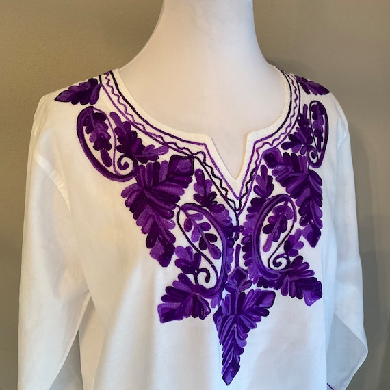 Purple Paisley Embroidered Tunic / Boho White Tun… - image 1