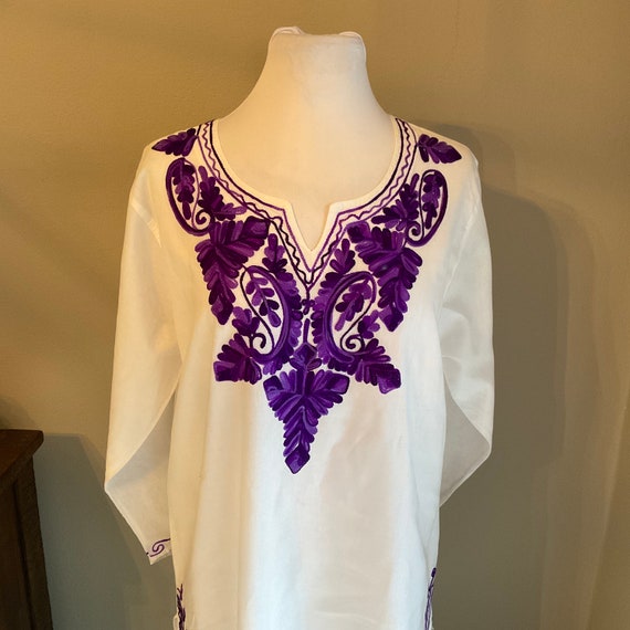 Purple Paisley Embroidered Tunic / Boho White Tun… - image 2