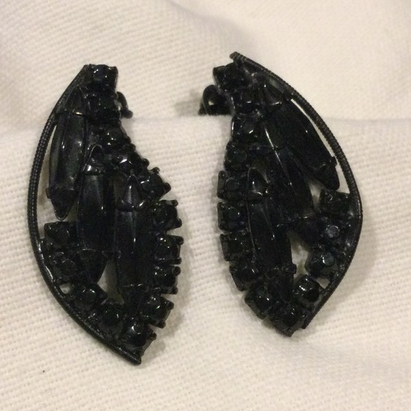 WEISS Black Stone Japanned Earrings / Weiss Black Stone Faceted Navettes in Black Enamel Setting / Weiss Vintage Earrings