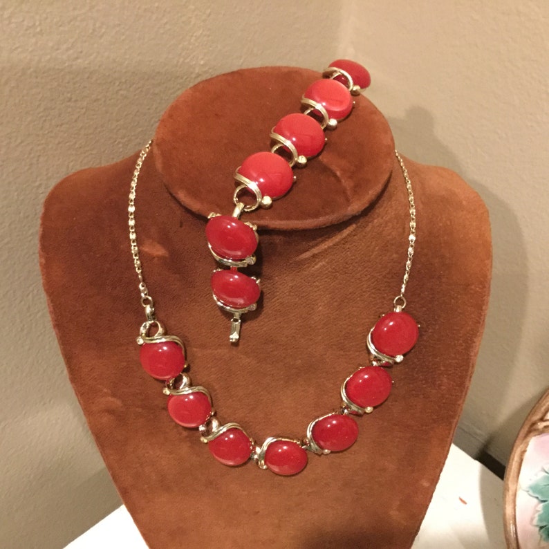 Lisner Berry Red Thermoset Moonglow Necklace Bracelet Set
