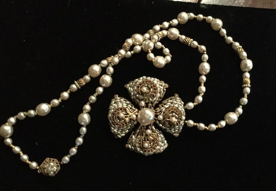 MIRIAM HASKELL Pendant Pearl Necklace / M Haskell… - image 1