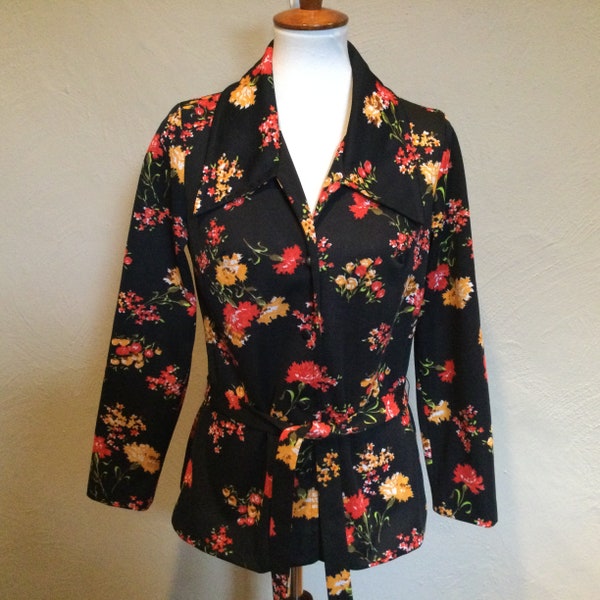 Retro 70s Floral Belted Blouse / 70s Blouse w Dagger Pointy 4.5" Collar / 70s Blouse w Orange & Yellow Flowers on Black / Vintage Size 12