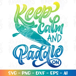 Pode incluir: Um design gráfico verde, azul e amarelo com o texto "Keep Calm and Paddle On" e uma imagem estilizada de um caiaque.