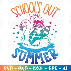 Puede incluir: Gráfico colorido con el texto "SCHOOL'S OUT FOR SUMMER". Un mapache con gafas de sol y un flamenco flotan en un flotador inflable. La imagen tiene un esquema de color degradado de naranja, rosa, azul y verde.