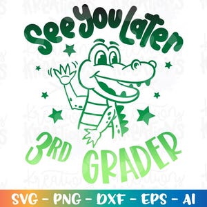 Könnte beinhalten: Grün-weißes Grafikdesign mit einem Karikatur-Alligator, der zum Abschied winkt, mit dem Text "See you later 3rd Grader" und Sternen.
