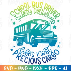 以下が含まれることがあります： 「スクールバスドライバー安全に大切なものを届ける」というテキストが入った緑と青のスクールバスドライバーのデザインです。