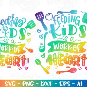 Lunch Lady SVG Feeding Kids è un'opera di cuore SVG caffetteria essenziale lavoratore stampa ferro su file tagliati Cricut Silhouette download vettoriale png