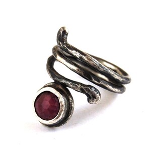 Bague en argent rubis, bague moderne en argent oxydé, bague organique