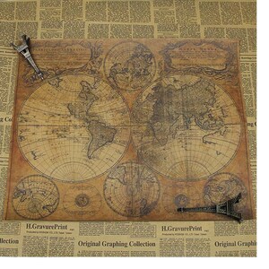Könnte beinhalten: Eine Weltkarte im Vintage-Stil in Brauntönen mit detaillierten geografischen Merkmalen. Zwei Eiffelturm-Figuren sind auf der Karte platziert. Die Karte befindet sich auf einem Zeitungs-Hintergrund. Der Text "Original Graphing Collection" ist sichtbar.