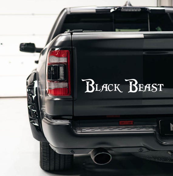 Auto Aufkleber Text: "BLACK BEAST"