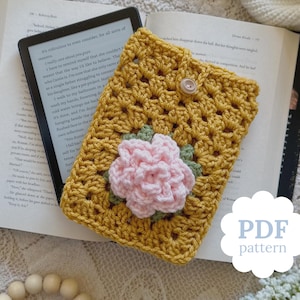Crochet Rose E-Reader Sleeve Pattern PDF – Protective Kindle Cover, Cozy Gift for Book Club Readers