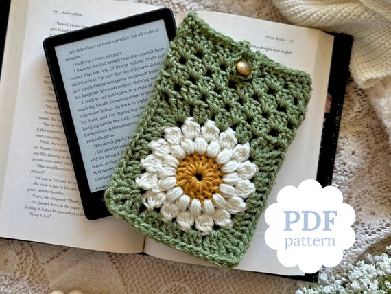 Crochet Kindle Cover Pattern PDF | Daisy Granny Square Crochet Pattern for E-Reader | Granny Square Kindle Book Sleeve with Flower