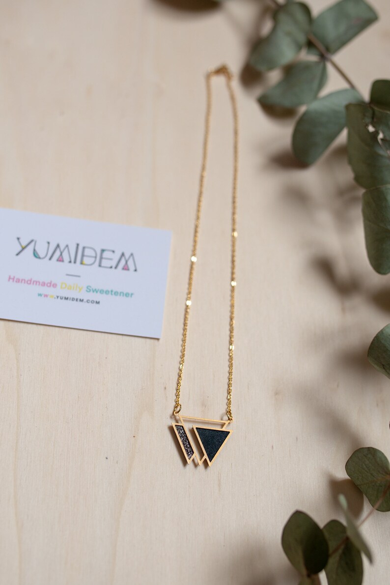 TRIANGLES geometric necklace plated gold triangles in anthracite leather and sequined grey