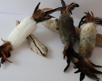 "Kaninchenfell Katzenspielzeug ""Outback Kicker"" - Naturfedern."