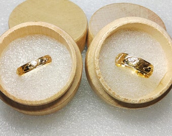 Unique wide wolf wedding rings set. Matching gold rings. Wedding bands set his and hers. Wolf wedding gold ring set