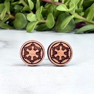 Pendientes de madera de aliso del Imperio Galáctico con postes de titanio hipoalergénicos