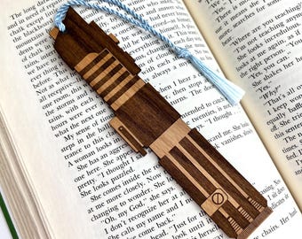 Elzar Mann Lightsaber Bookmark – Alder Wood Star Wars Gift
