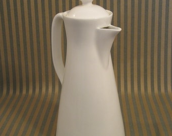 A cafeteira Gustavsberg SA projetada por Stig Lindberg na Suécia, ca. 1956.