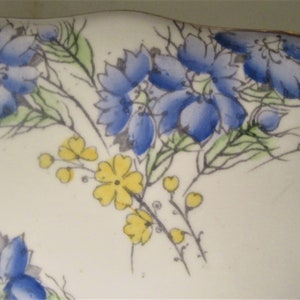 Caixa de bugigangas pintada à mão em porcelana óssea vintage, Sutherland Potteries, Inglaterra