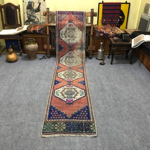 Vintage Turkish Oushak Runner Rug: Handmade Aztec Decor (1’9X9’7 Feet)