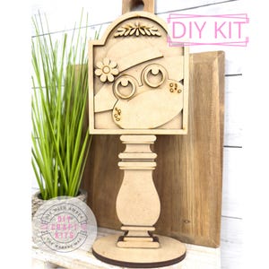 Spring Frog with Hat Insert for Interchangeable Spindle Base | Farmhouse Seasonal Decor | Spring Frog Craft Kit | Unfinished Wood Blank