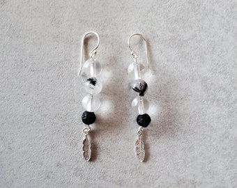 Boucles d'oreilles diffuseur de parfum en argent, plumes et pierres semi-précieuses : quartz, quartz tourmaline et pierre de lave.