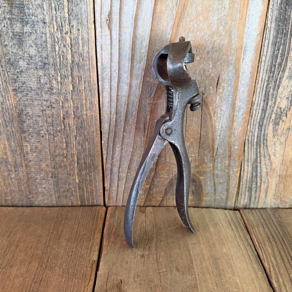 Vintage Apex Chas Morrill Sawset Tool, tool for teeth on hand saw, Working condition saw tooth set tool, repurposing of cast iron tool