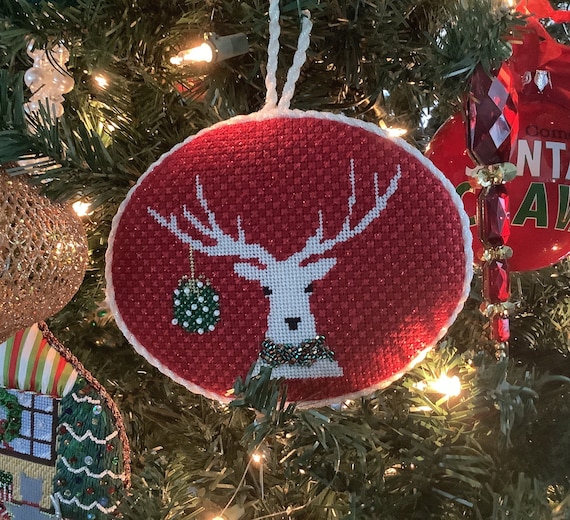 Hand Painted Needlepoint Canvas 3 Round Ornament Santa -   Needlepoint  canvases, Needlepoint designs, Needlepoint christmas ornaments