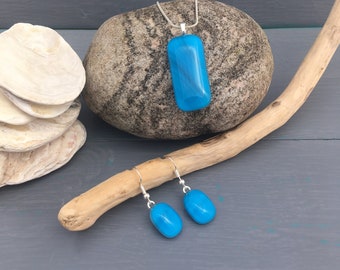 Turquoise  fused glass jewellery Set, bright turquoise drop pendant and earrings, swirl design sky blue summer design, azure, blue